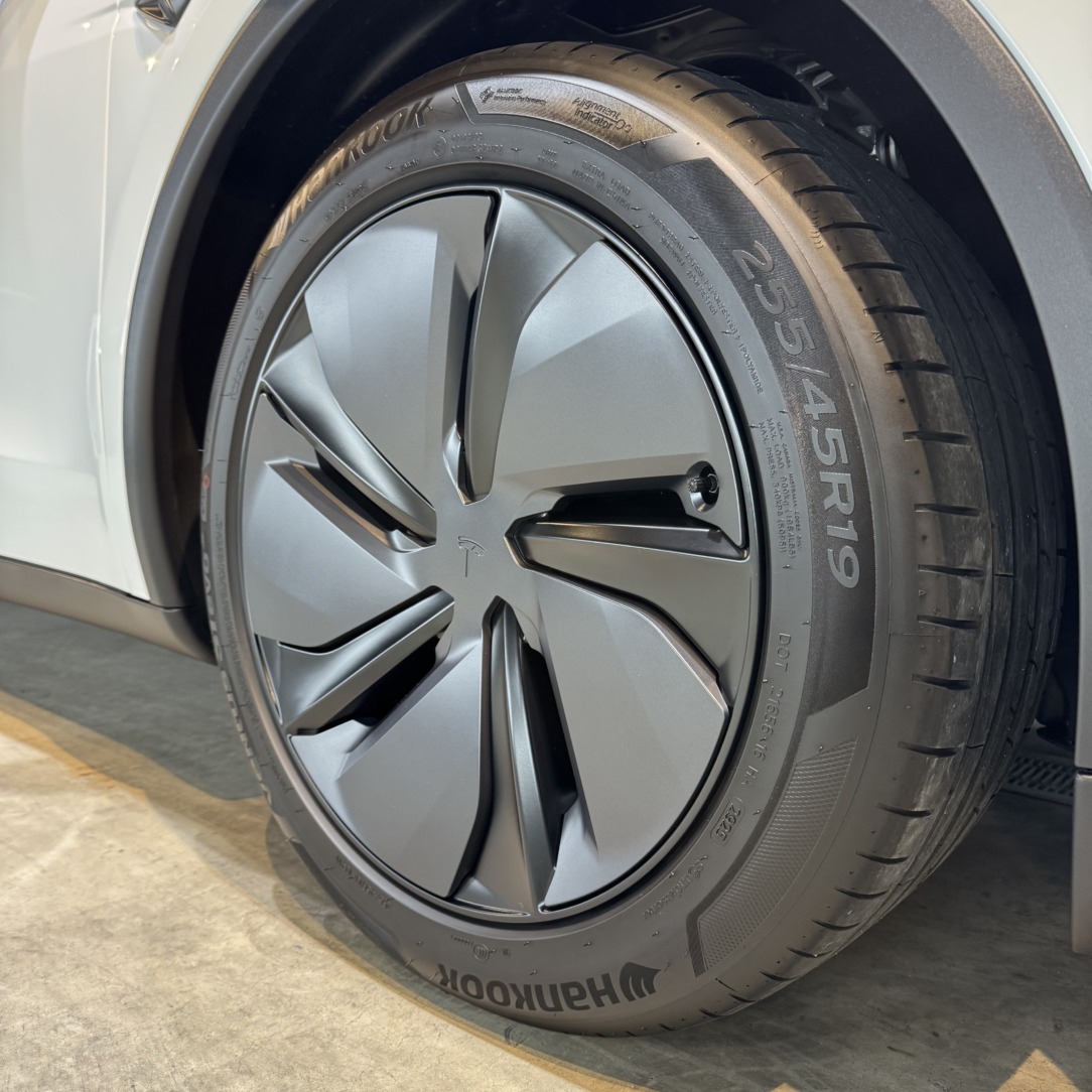 テスラ モデルY 春日井市のお客様 セラミックコーティング｜ボディ磨き カーコーティング専門店