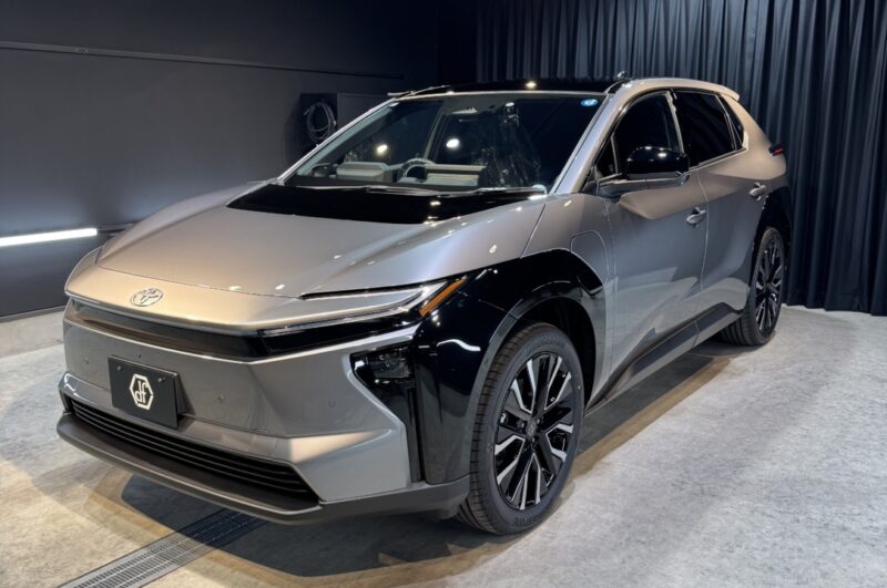 トヨタ bZ4X 春日井市のお客様 セラミックコーティング